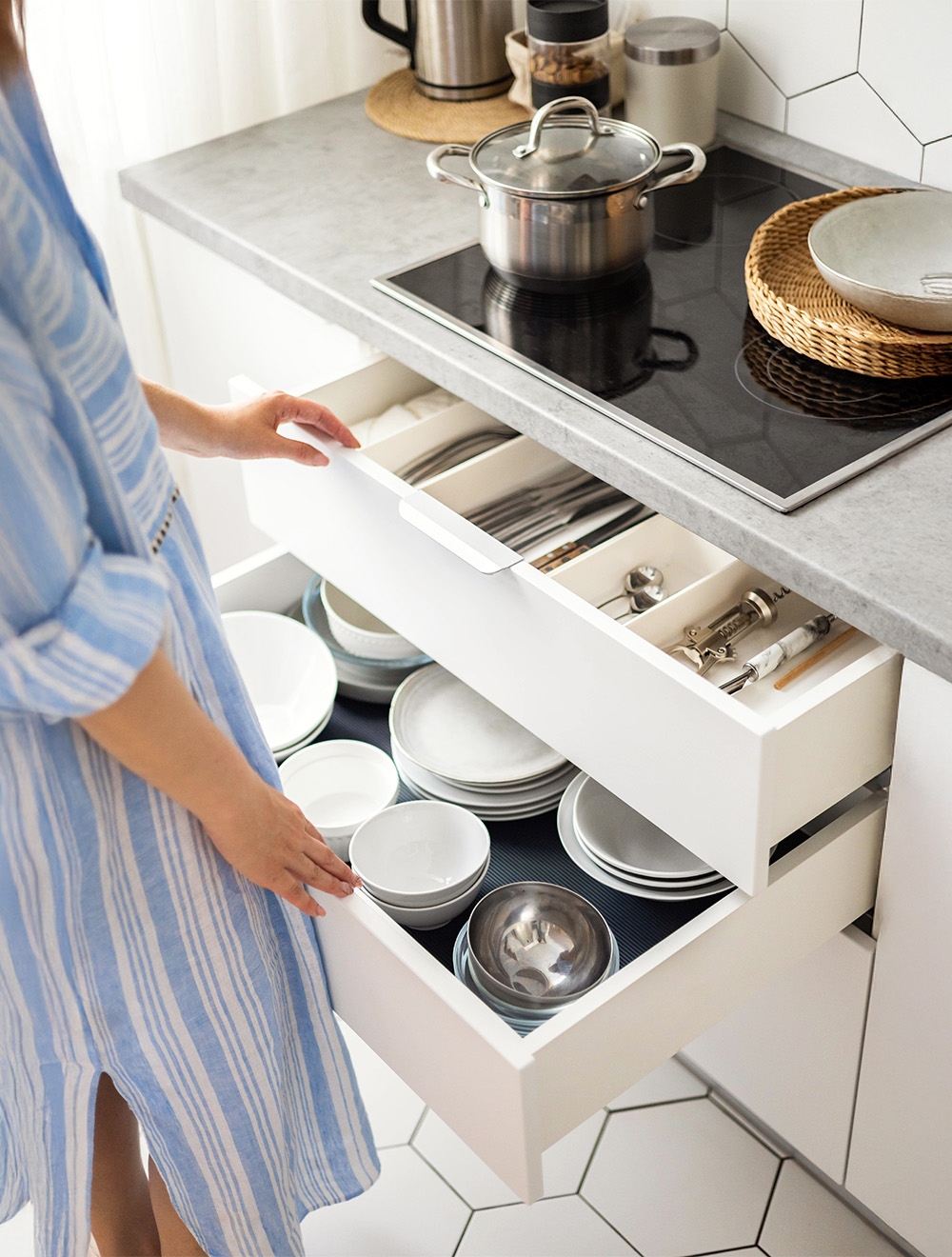 organized kitchen drawers